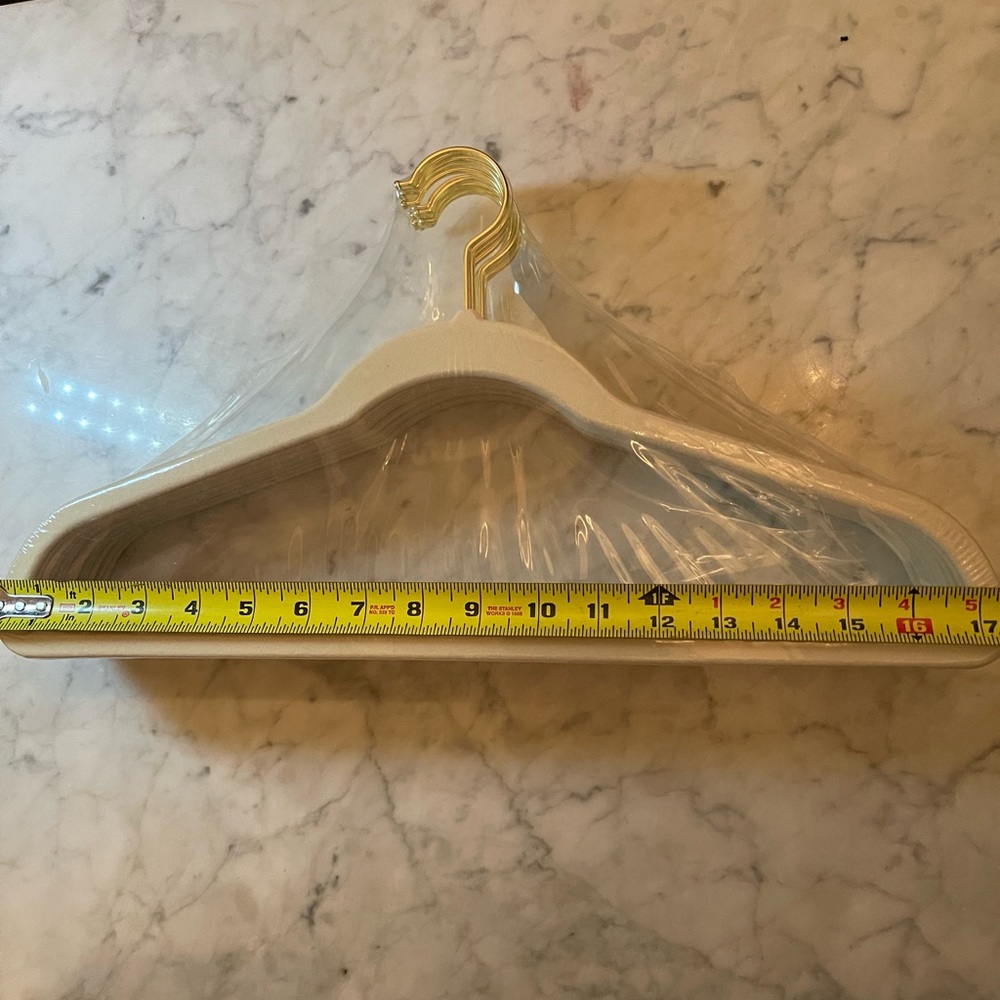COPY - 15 pcs of mizgi premium velvet hangers